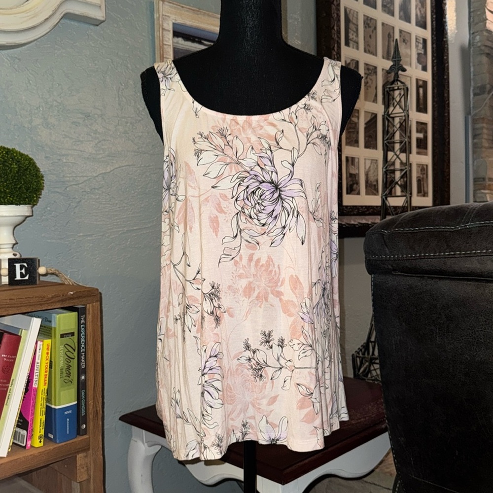 Woman’s XL Torrid rank top (882)